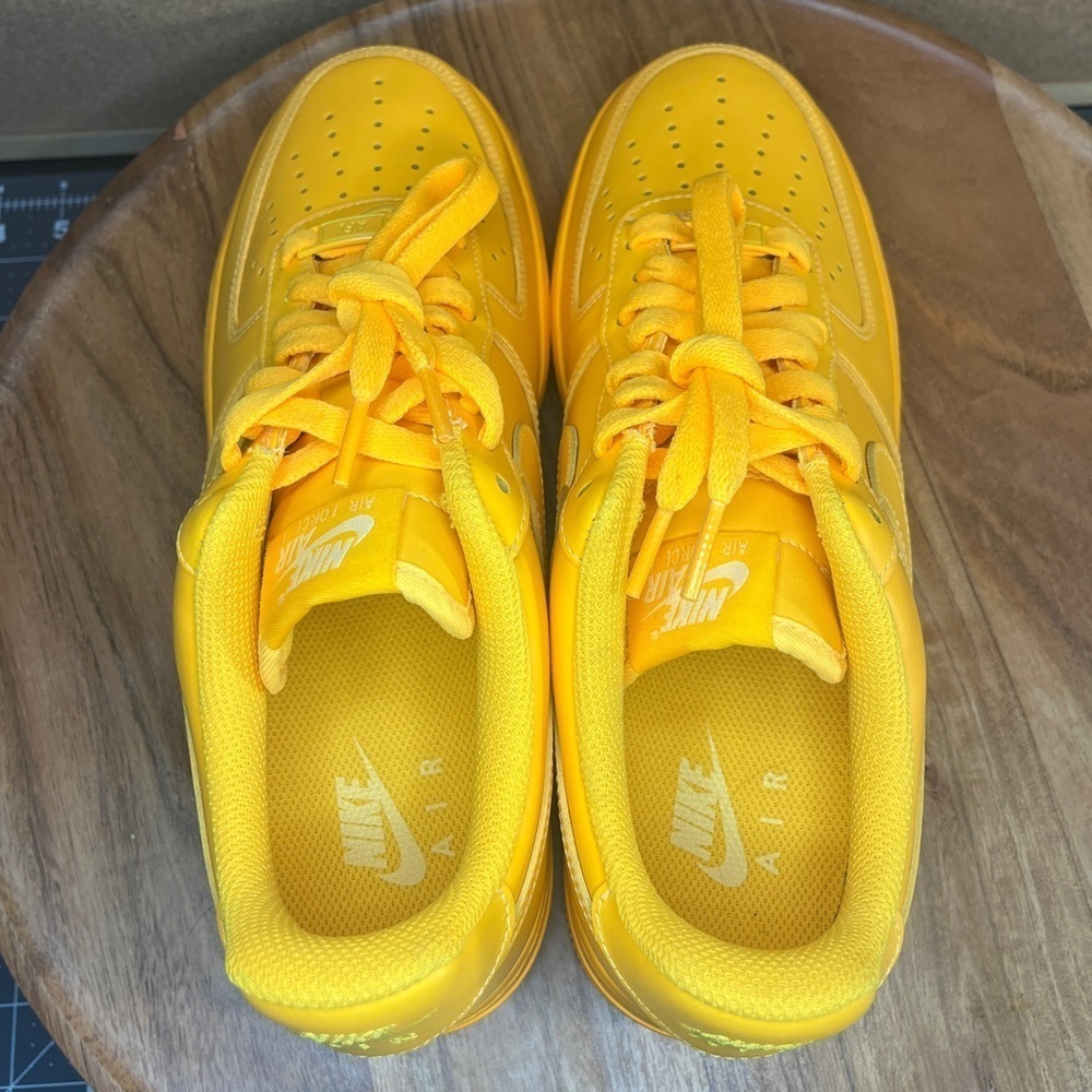 Air force 1
'Laser orange'
Brand new 
NWOT - Picture 12 of 13